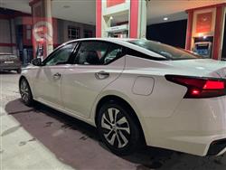 نيسان ألتيما